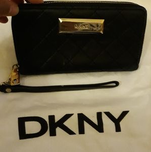 DKNY (wallet)